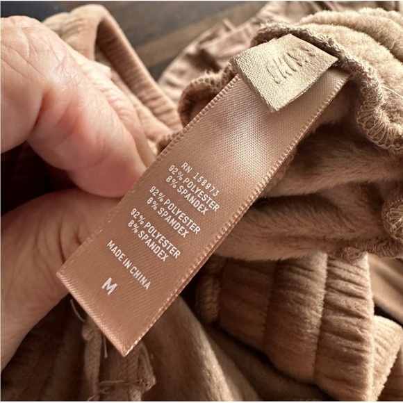 Tan Lounge Set with Robe - Picture 5 of 5